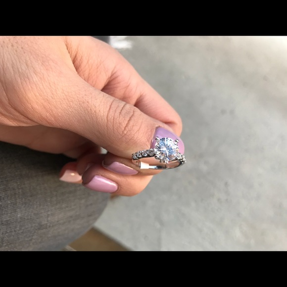 Very pretty ring - Picture 4 of 4
